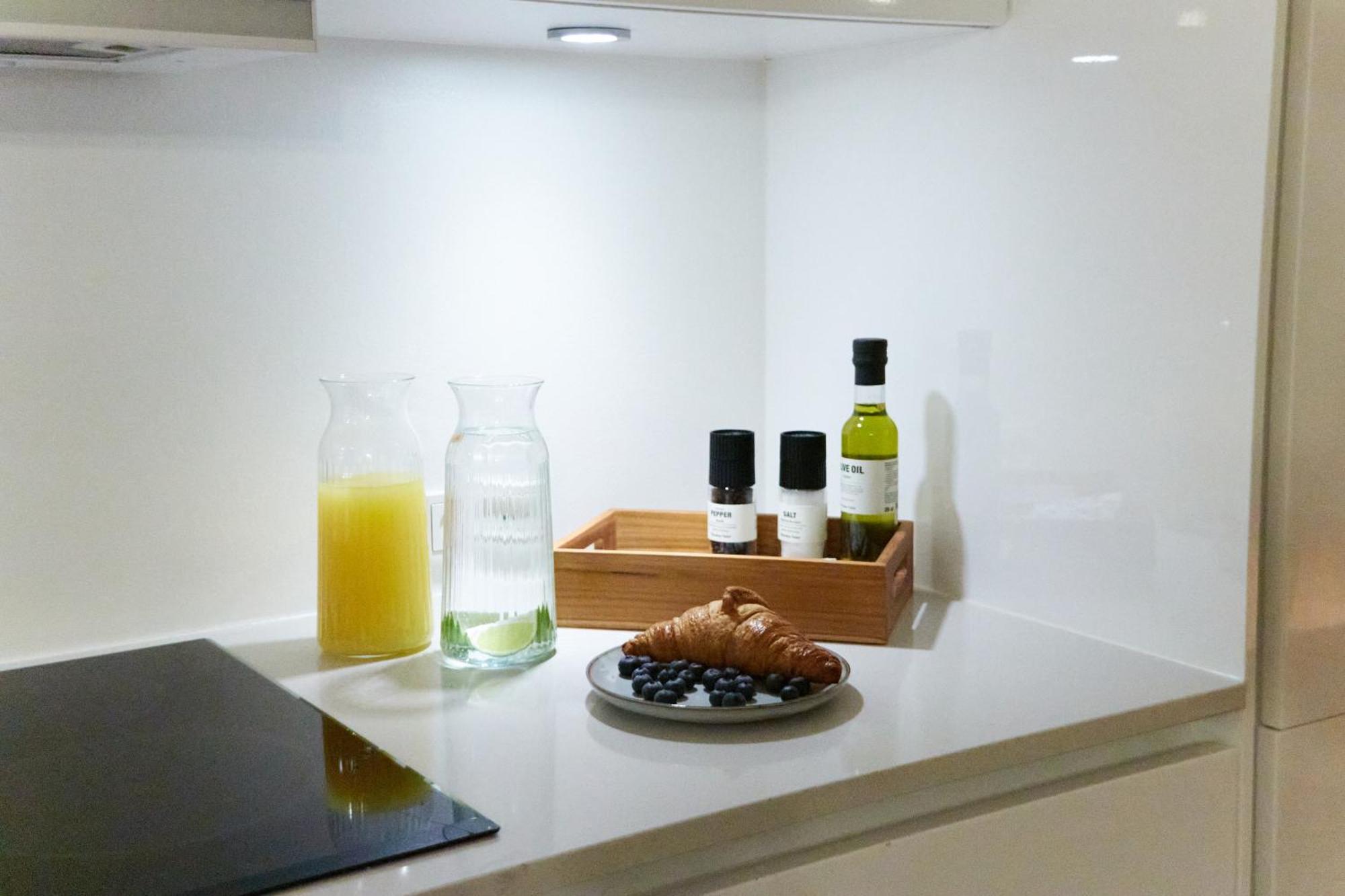 Stunning 2 Bedroom On Nyhavn With Private Balcony Leilighet København
