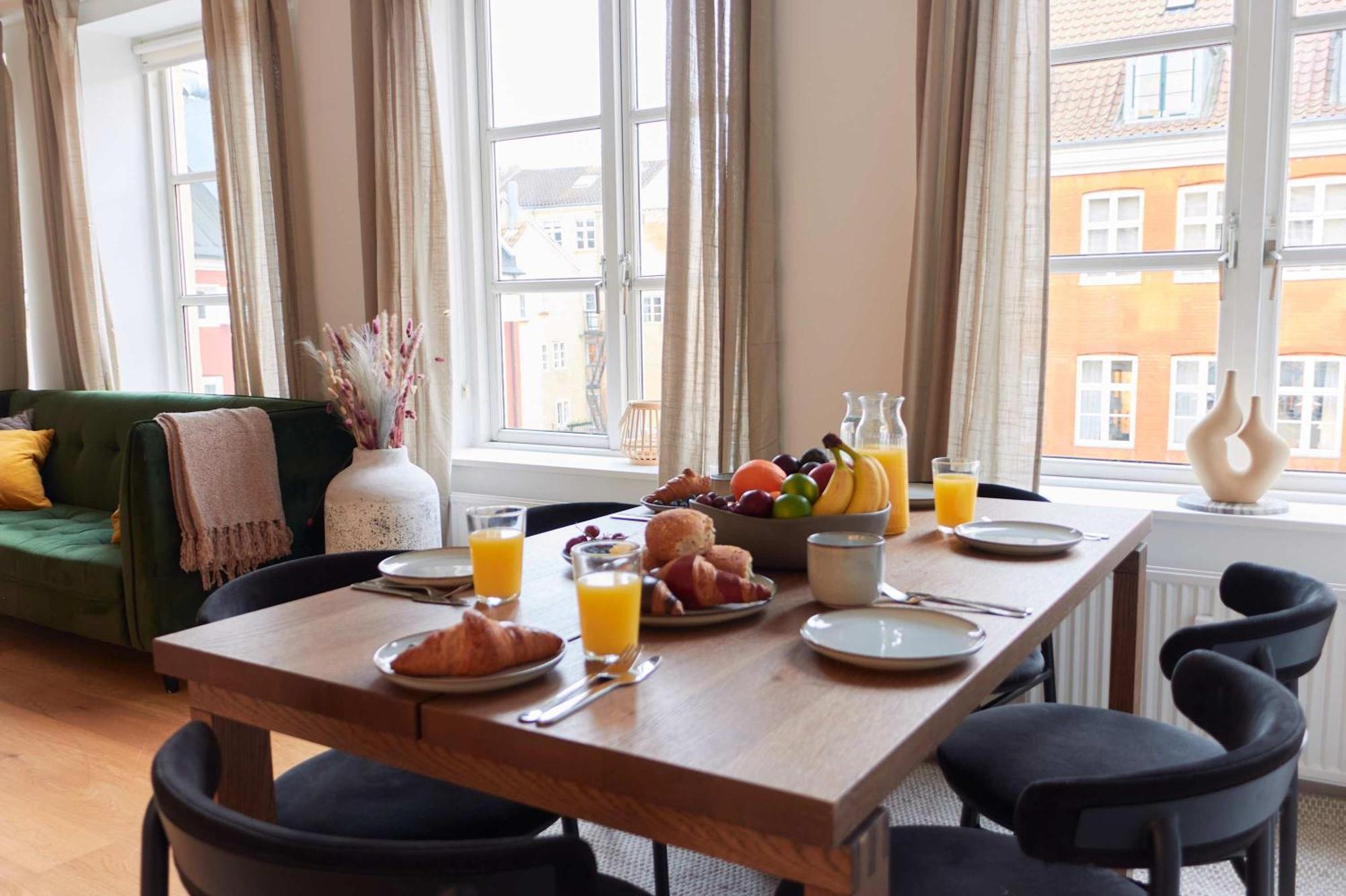 Stunning 2 Bedroom On Nyhavn With Private Balcony København